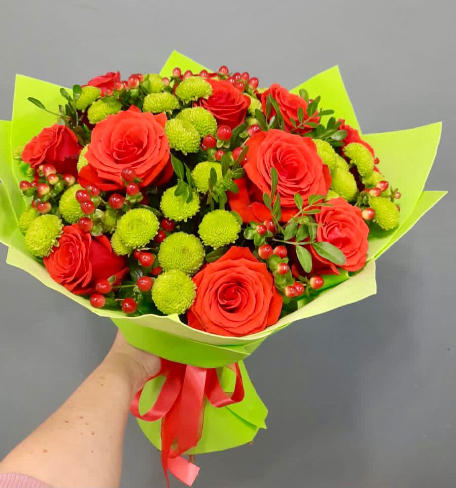 Букет цветов из: Хризантемы и Розы в Виллози