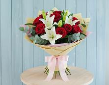 Букет цветов из:  Лилии и Розы в Виллози