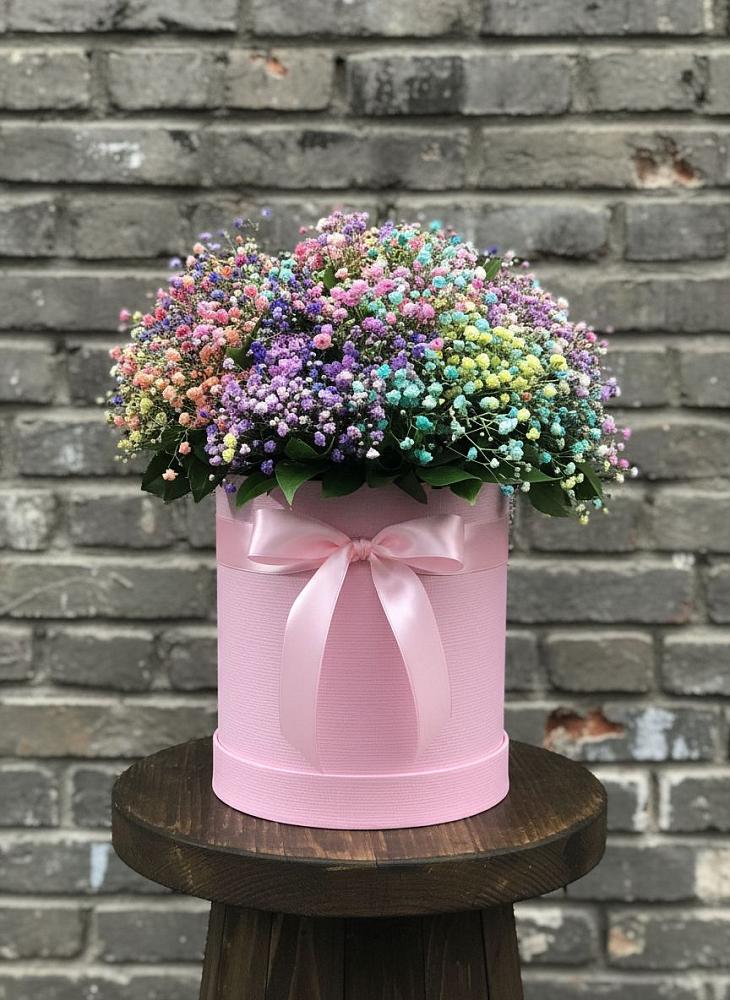 Цветочная композиция из Гипсофила и Розы в шляпной коробке в Виллози