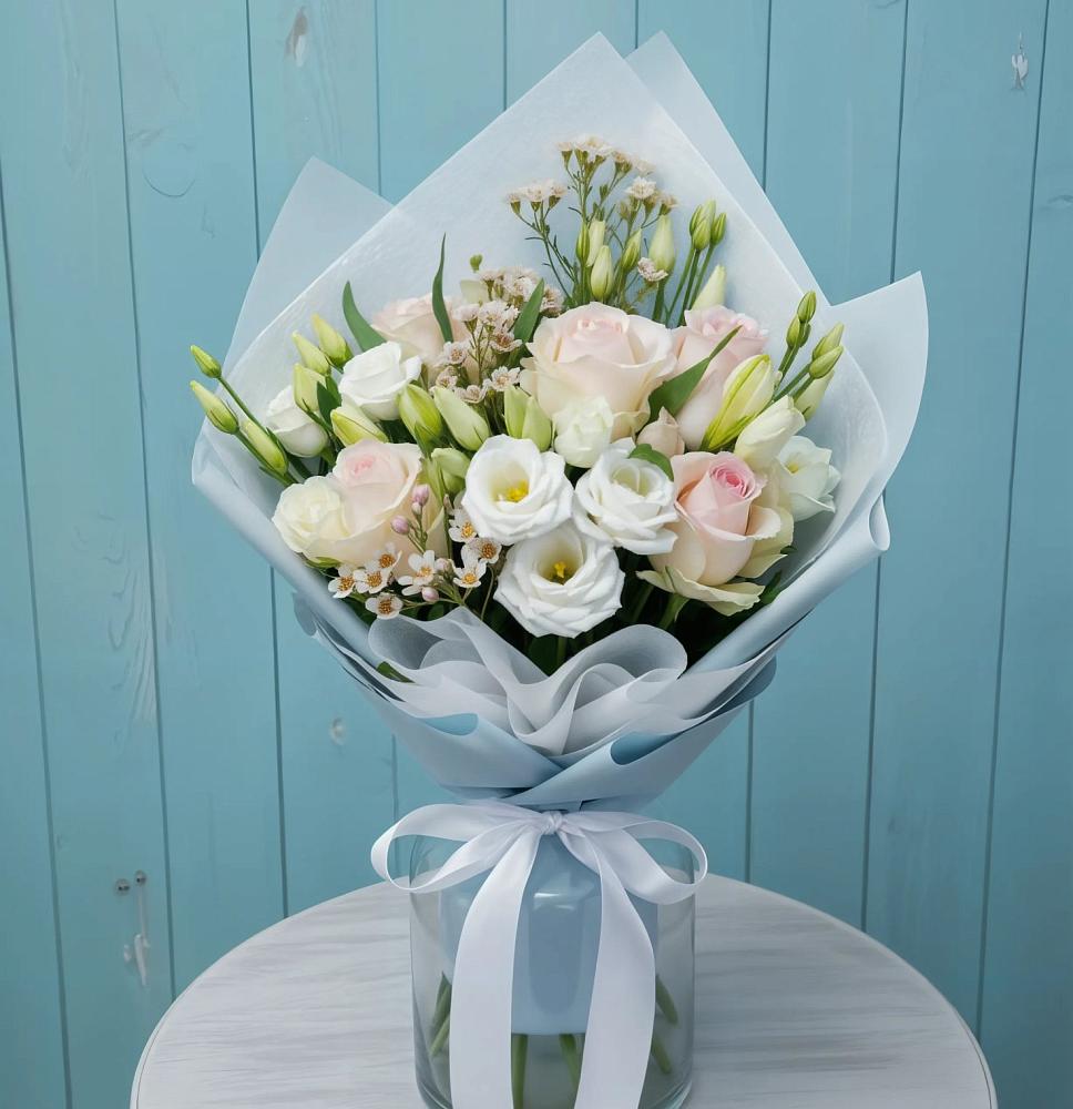 Букет цветов из: Розы и Лизиантусы в Виллози