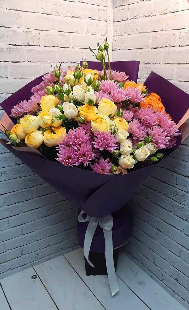 Букет цветов из: Хризантемы и Розы в Виллози