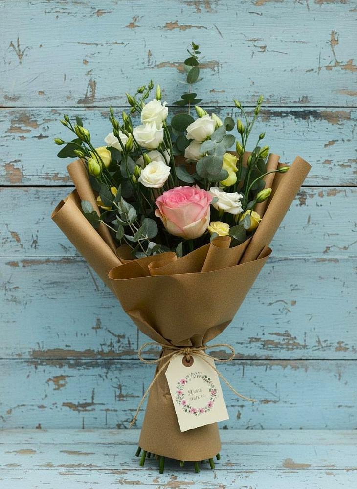 Букет цветов из: Розы и Лизиантусы в Виллози