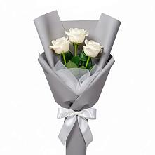 Букет 3 белые розы в Виллози