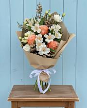 Букет цветов из:  Альстромерии, Лизиантусы, Розы и Хризантемы в Виллози