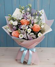 Букет цветов из:  Лизиантусы, Розы, Альстромерии и Гипсофила в Виллози