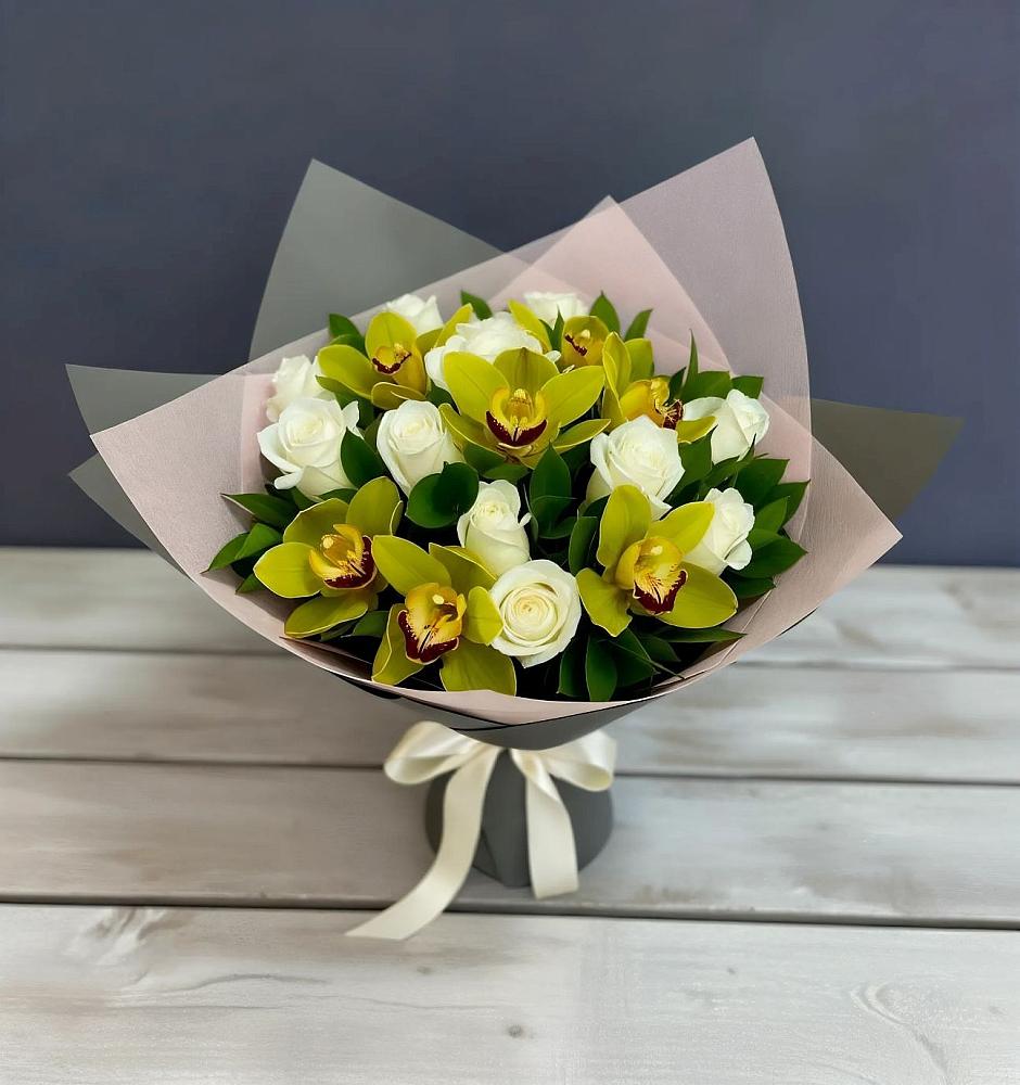 Букет цветов из: Орхидеи и Розы в Виллози