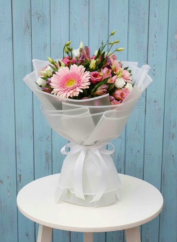 Букет цветов из: Герберы, Альстромерии и Лизиантусы в Виллози