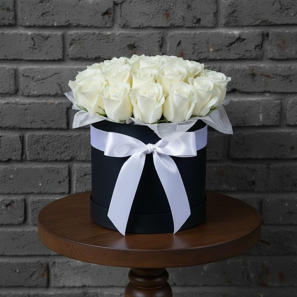 Цветочная композиция из Розы в шляпной коробке в Виллози